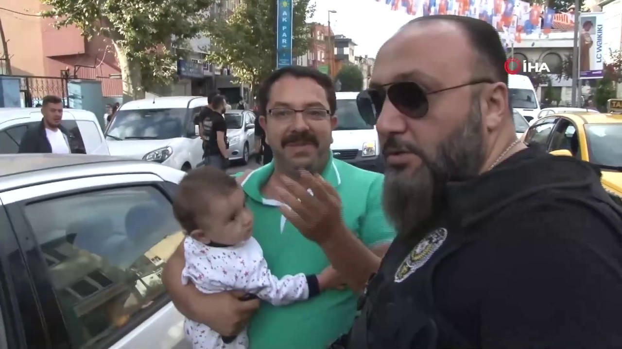 Ehliyeti Olmayan Sürücü Yerine Direksiyona Geçen Polis, Hasta Bebeği Doktora Götürdü