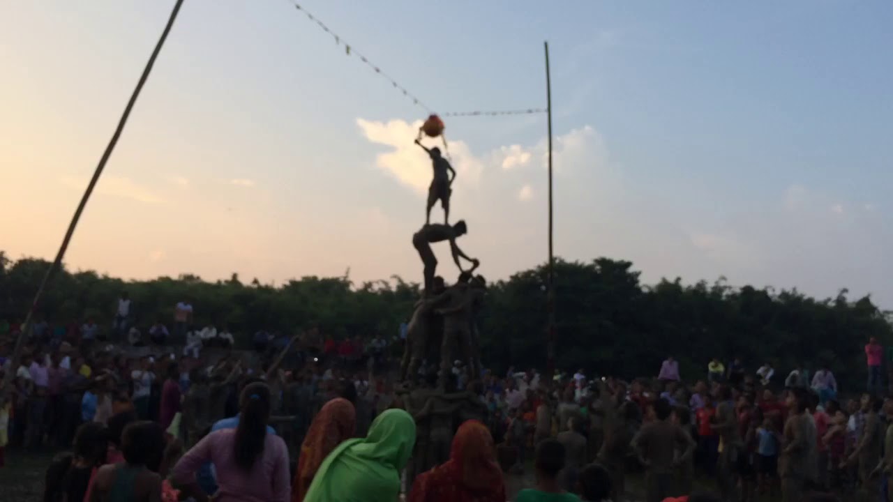 Shree Krishna janmaastami ko matka phor  ( panthapada)