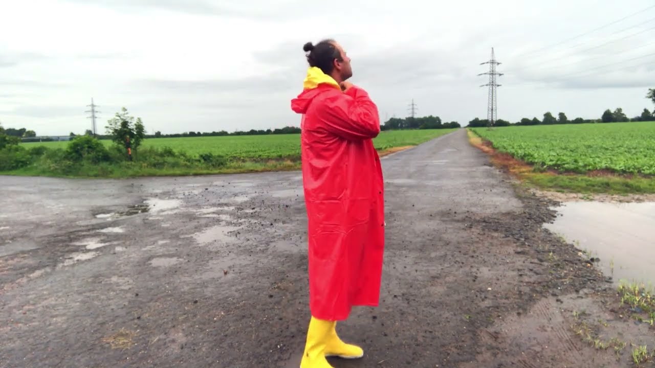 REGENPAAR-YELLOW RAIN SUIT+RED RAINCOAT/YELLOW WELLIES