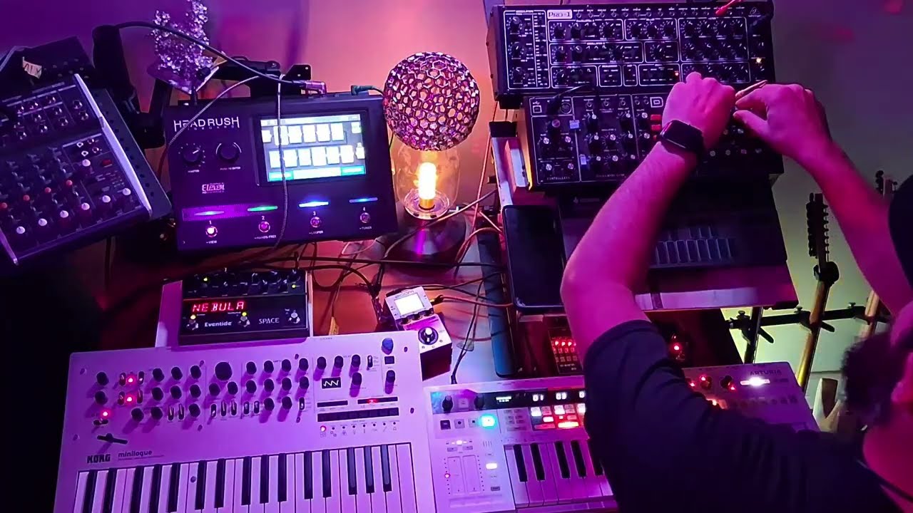 Floydian Arps on a Space Walk