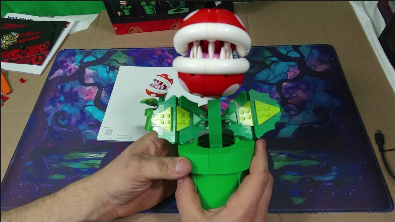 Сборка LEGO-пираньи (LOLCow Jester Member VC Hangout)