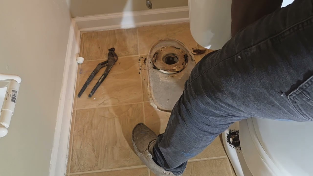 Repairing used toilet 