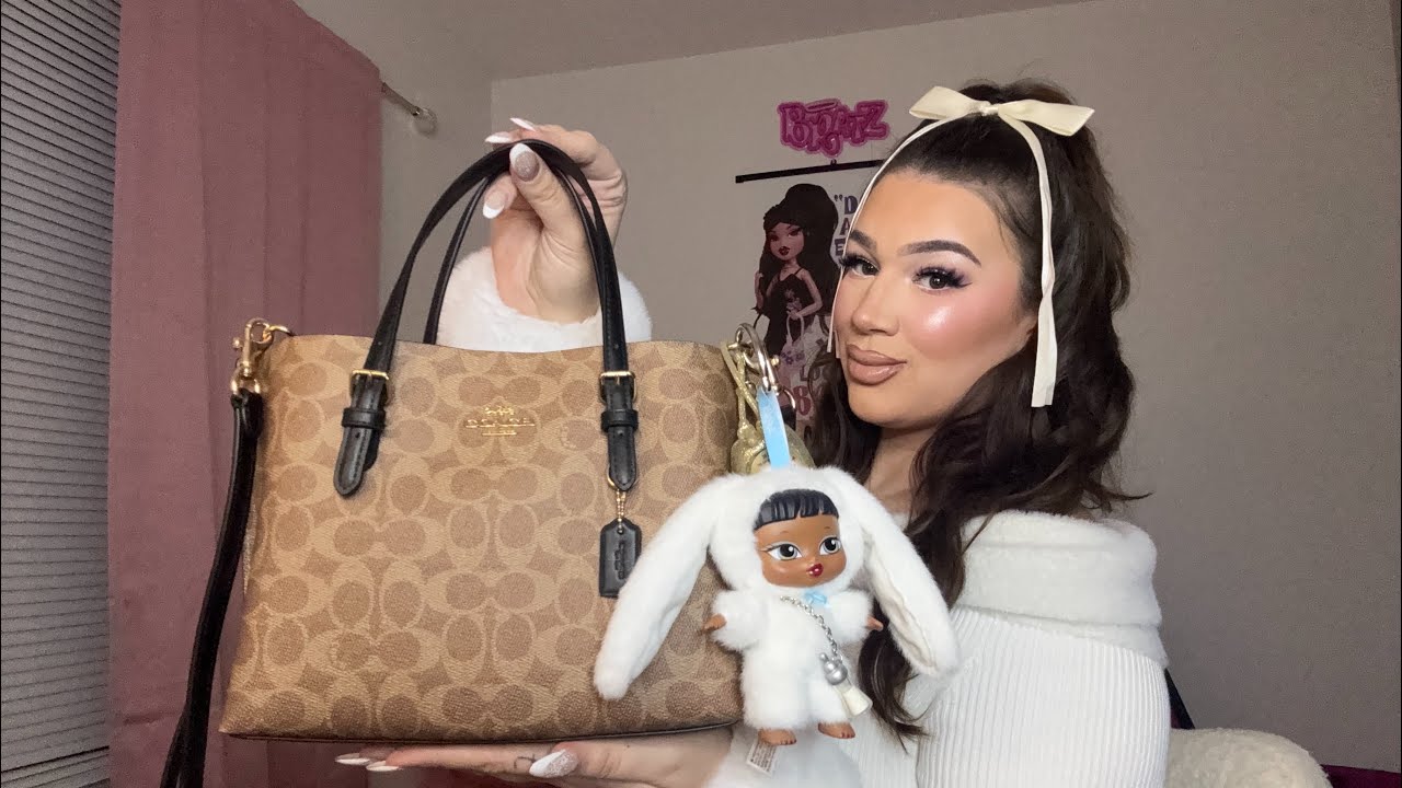 what’s in my purse 👜🤍
