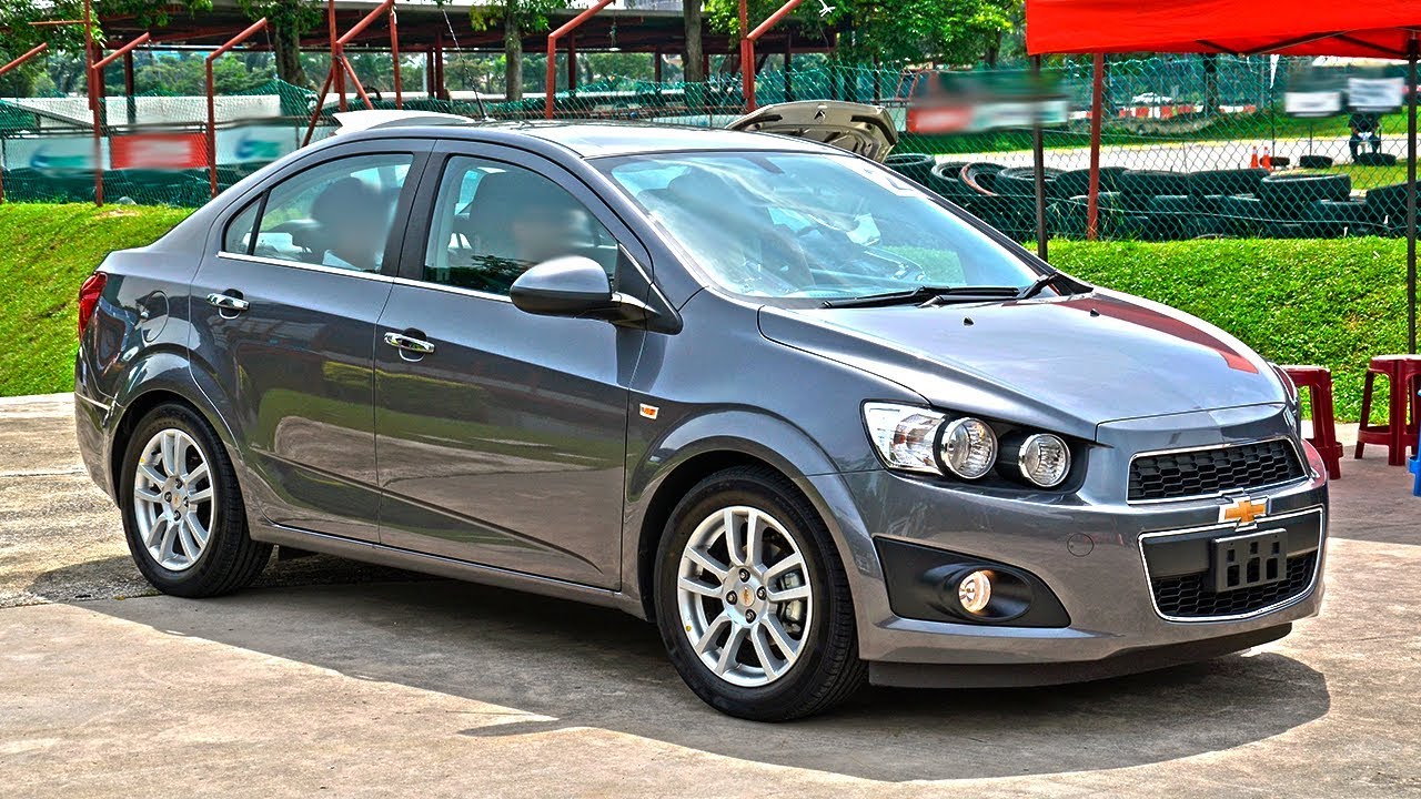 VALE A PENA COMPRAR O CHEVROLET SONIC? FICHA TÉCNICA E OPINIÃO DO DONO