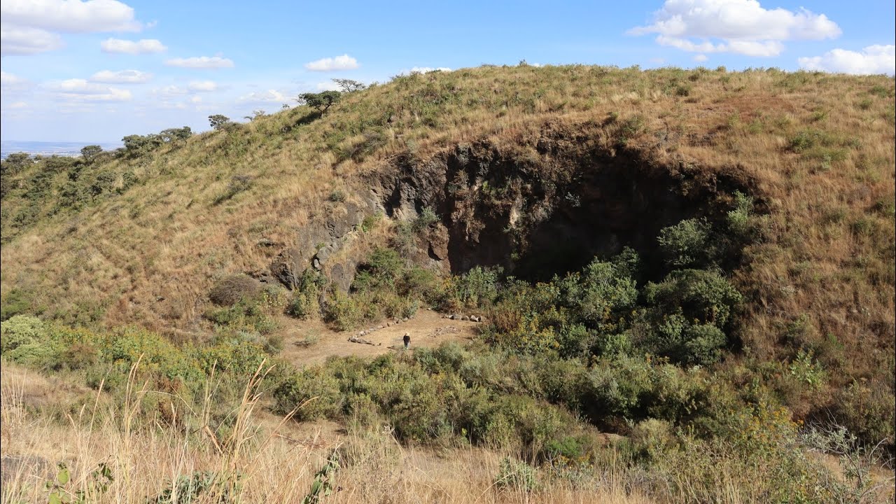 ENCONTRÉ una CUEVA en el CERRO DEL 4 NADIE LA CONOCE