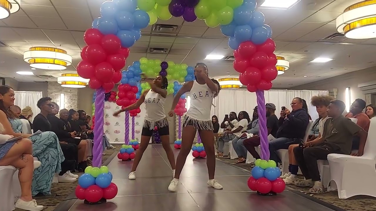 DSM METRO MIX @ SLAY THE RUNWAY 2025