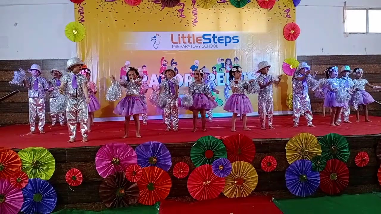 Chand se Pyari Dadi Maa U. K. G Class Dance Performance