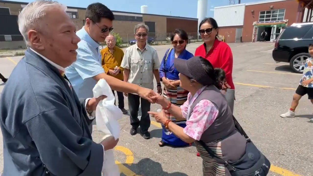 གངས་ལྗོང་ཆོས་ལྡན་གླིང་གིས་མཁས་དབང་བློ་བཟང་སེངྒེ་ཕེབས་བསུ་ཞུ་བ།