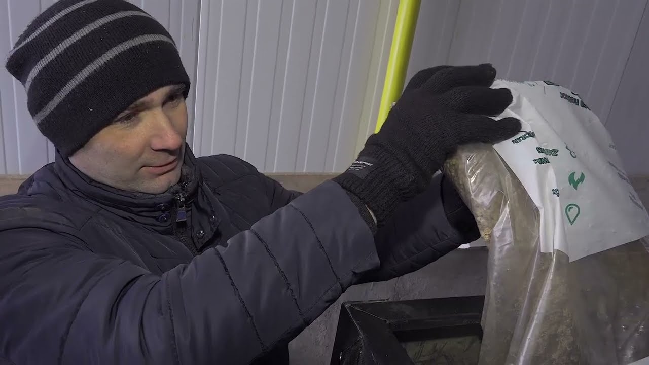 Polacy marzną, a rząd Tuska blokuje produkcję peletu! Kłopoty z ogrzewaniem domów.