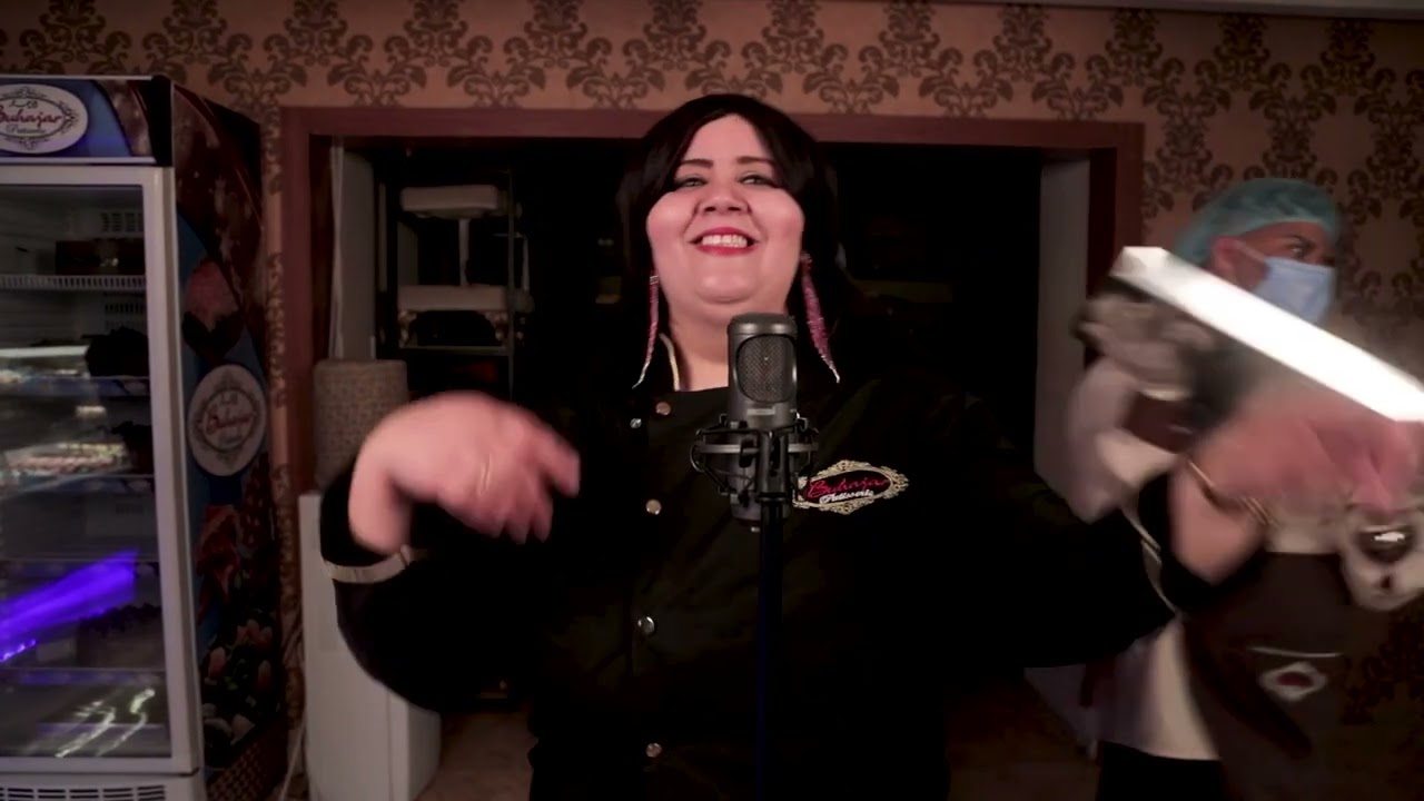 اعلان ترويجي للفنانة عبير الترهوني بابونط العريض