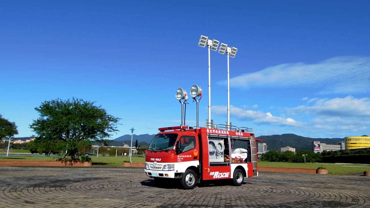 Firewolf lighting truck with Will-Burt lighting tower
