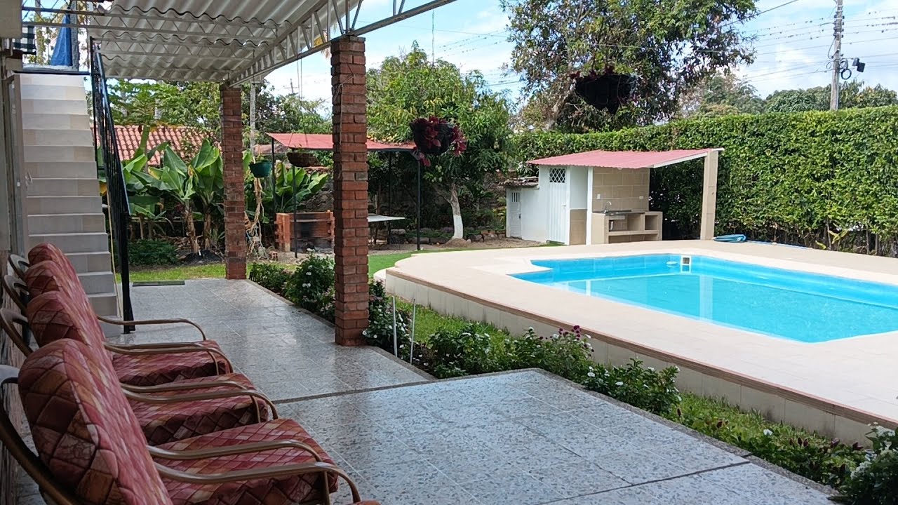 CASA CAMPESTRE CON PISCINA PRIVADA EN VENTA UBICADA EN CHINAUTA - NO PAGA ADMINISTRACIÓN!!!