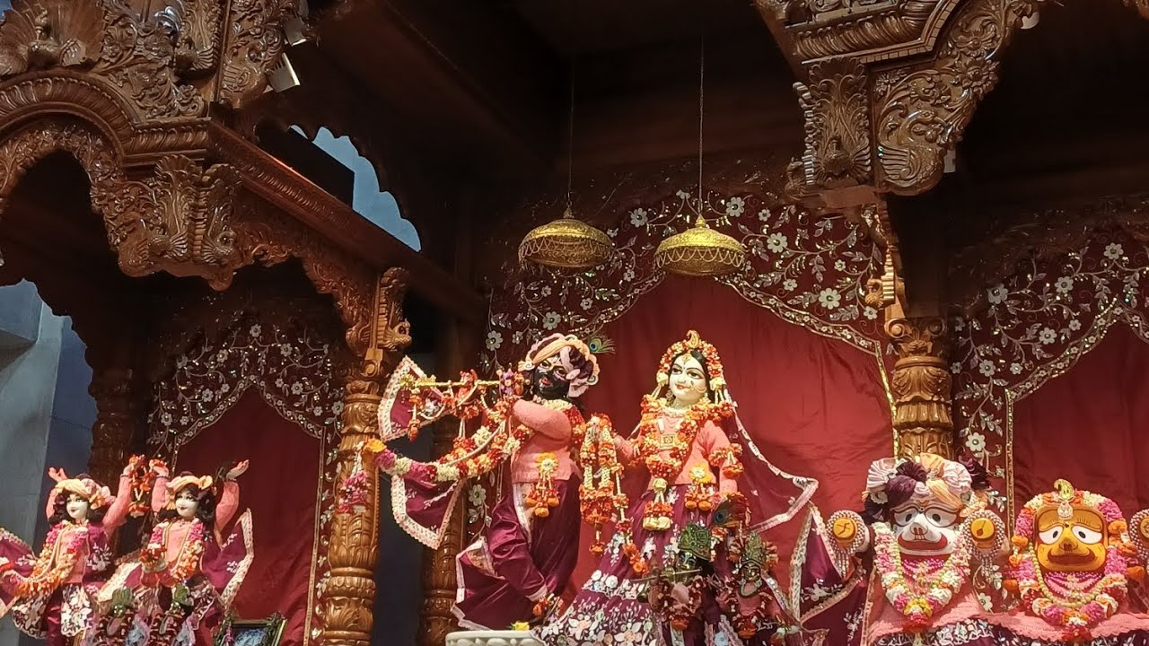 ISKCON मंदिर की अद्भुत बनावट और खूबसूरती 🏛️ #vlogs #iskon #ytblog #sorts #noida 