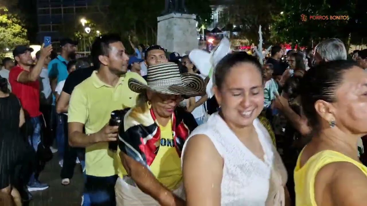 Roque Guzmán ~ Banda Angeles Soñadores De La Subida Lorica 