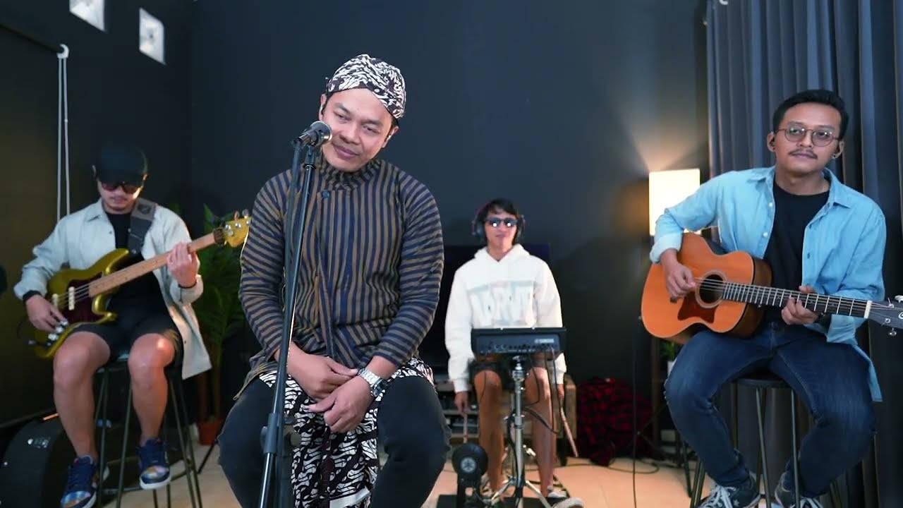GINIO - GILDCOUSTIC | COVER BY SIHO FT 3 LELAKI TAMPAN
