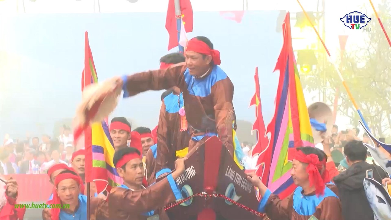 Hàng ngàn người dân và du khách hòa mình vào Lễ hội Cầu ngư làng văn hóa Thai Dương