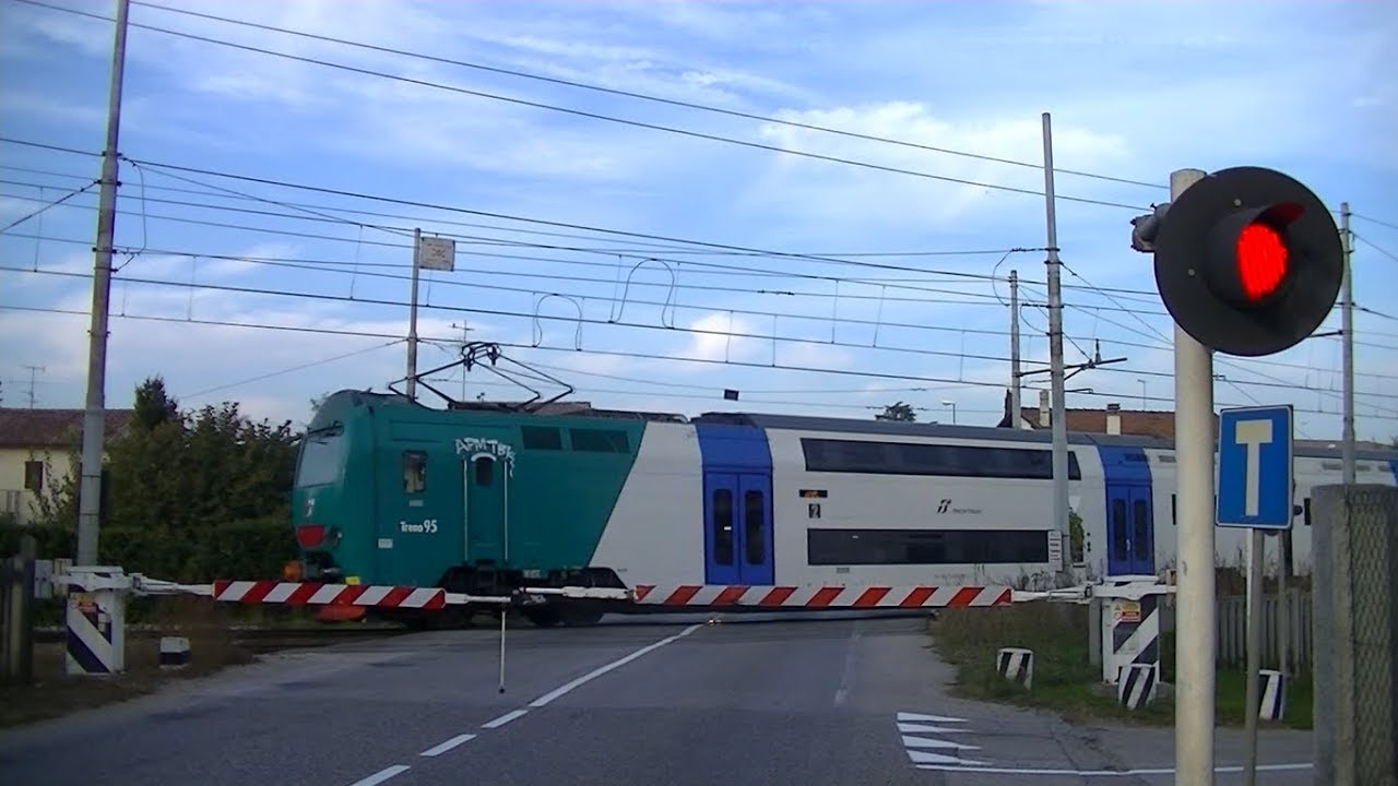 Spoorwegovergang Albaredo (I) // Railroad crossing // Passaggio a livello