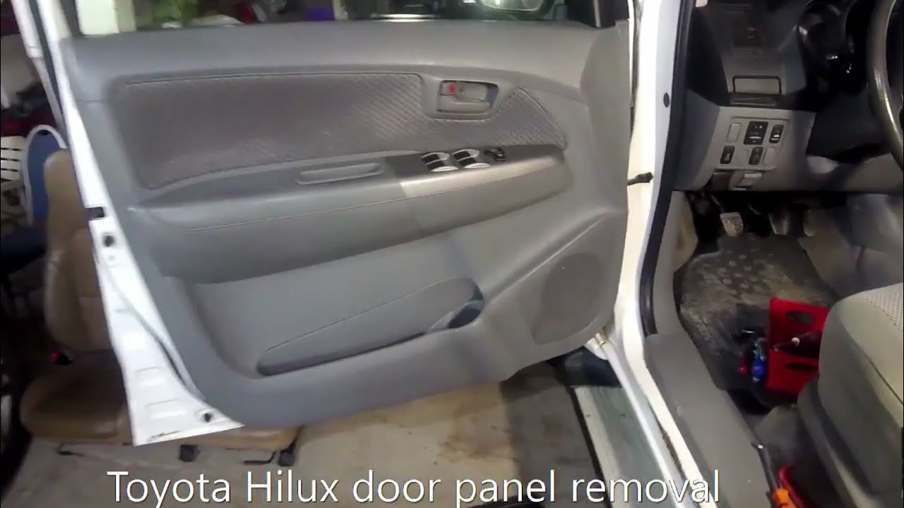 Toyota Hilux  2004–2015  door panel removal