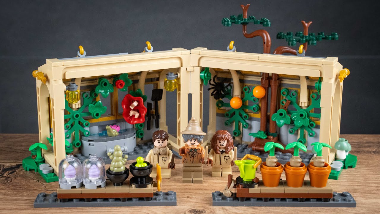 LEGO Harry Potter 76445 - Hogwarts Castle: Herbology Class Speed Build - 390 pcs.