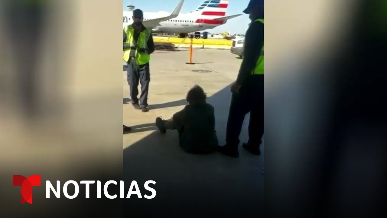 Llega a Miami un hombre en el tren de aterrizaje de un avión | Noticias Telemundo