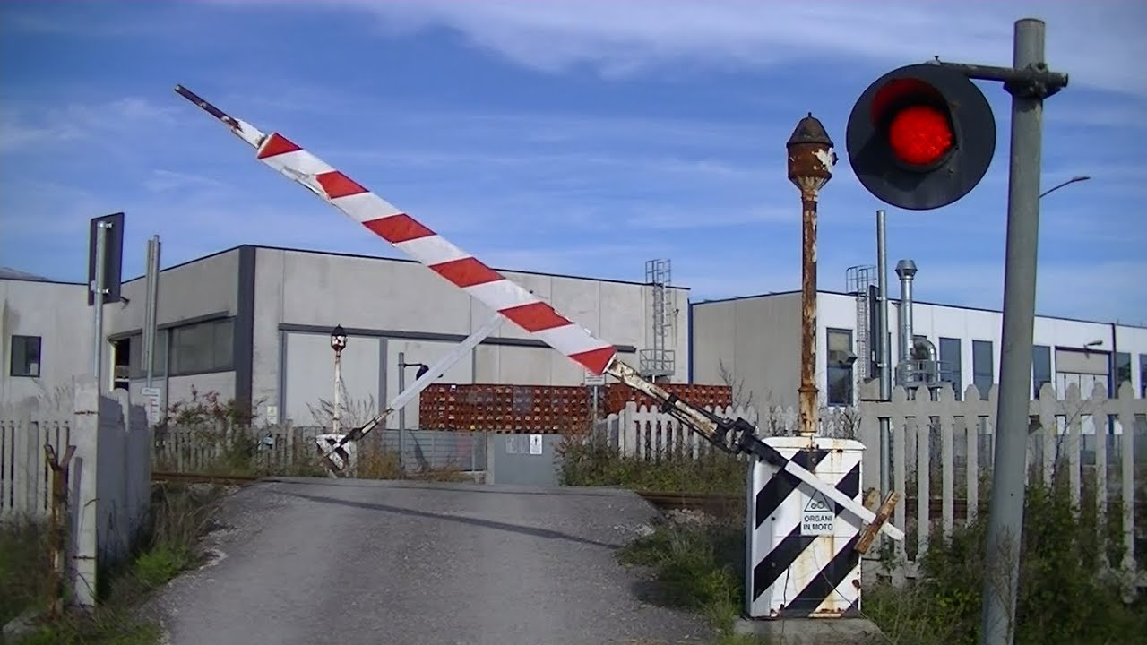 Spoorwegovergang Vittorio Veneto (I) // Railroad crossing // Passaggio a livello
