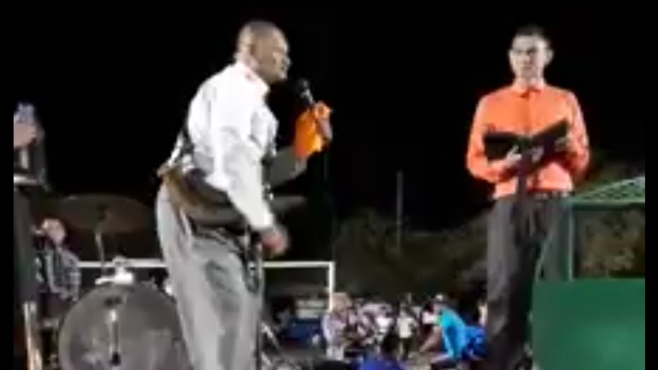 Apostol Santiago Zúñiga, la mujer cristiana manejando bicicleta
