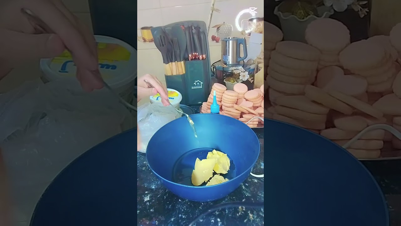 أروع صابلي قلوب محشية بكريمة الفراولة.. حلوة تحمر الوجه لعشاق الفراولة