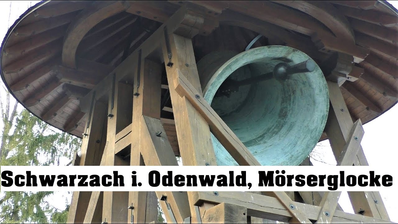 Schwarzach (Odenwald), läuten der Mörserglocke (“Turmaufnahme“) 2018