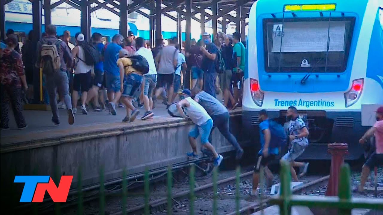 Caos en la estación Constitución: corridas para subir al tren Roca