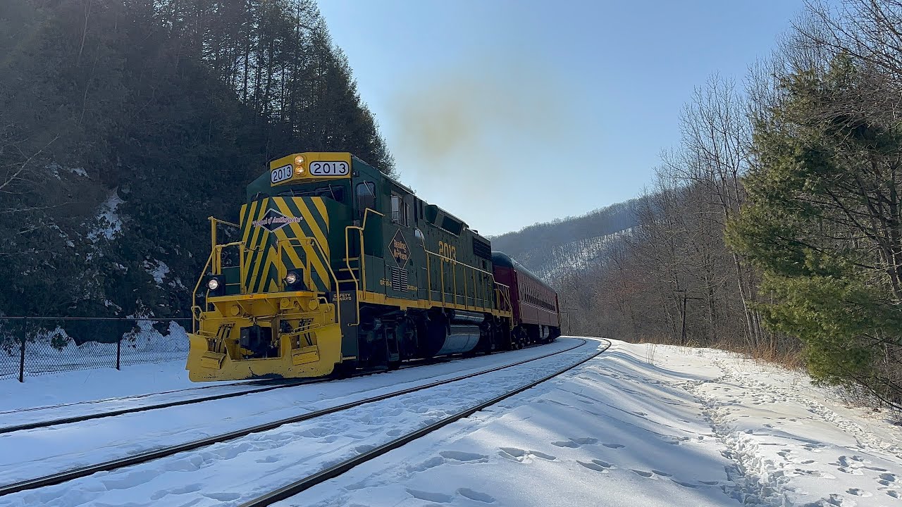 Reading GP38-2 2013 Powers Extra-Long Lehigh Gorge Scenic Railway Train on Valentines Day 2026