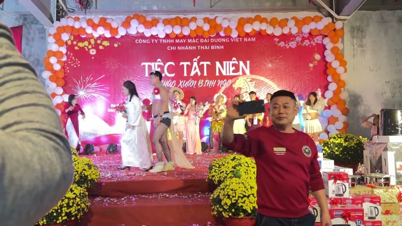 Trình diễn thời trang 2026