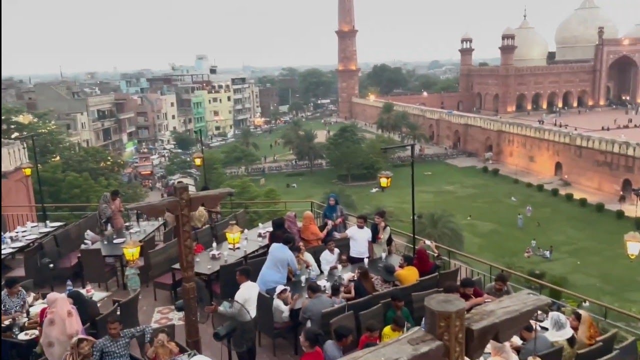 Best rooftop restaurant in Lahore Pakistan with scenic views