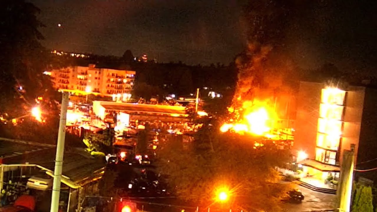 [Traffic Cam] Large Seattle FD response to marina fire