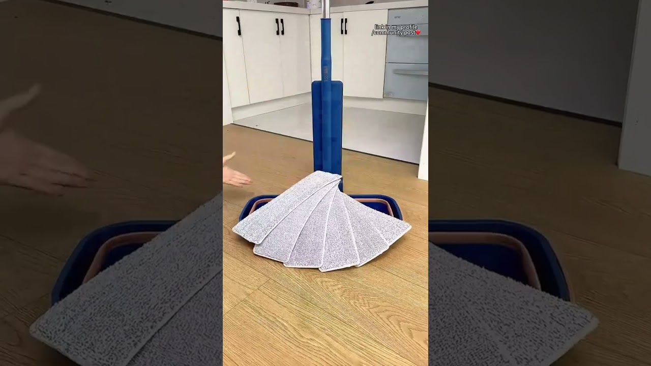 🧼 Meet your new cleaning companion: the hands-free mop!