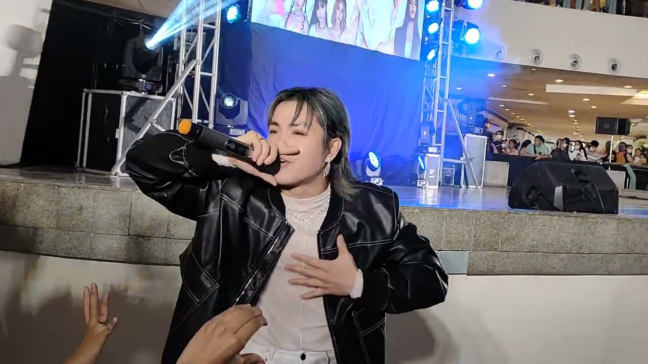 STAY - C13 of VXON Fancam - 230129 See The VXON Anniversary Concert, Trinoma - Fan Boy Doll Arch