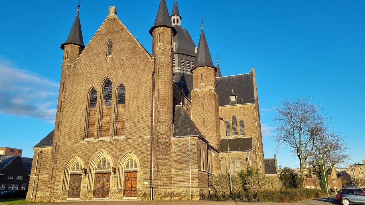 Roermond, H. Hart van Jezus Kerkklokken Solo's + Volgelui