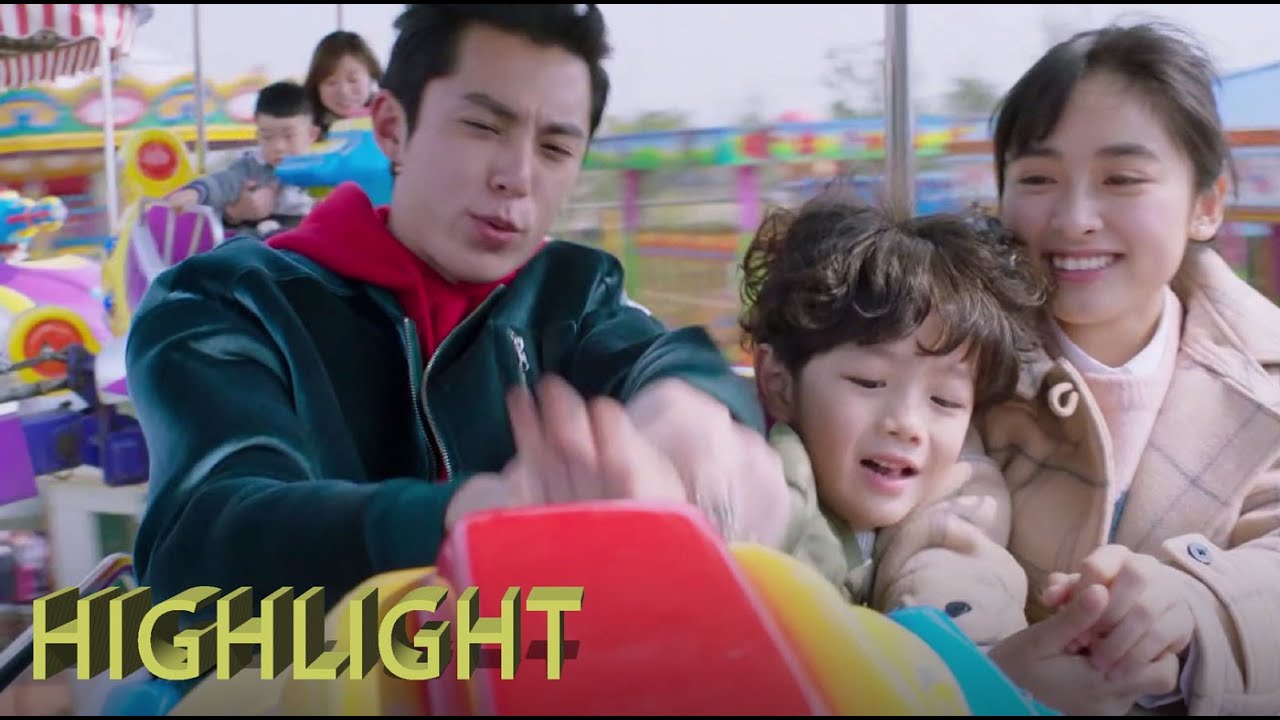 Daomingsi and Shancai had a sweet time playing with their children at the zoo.
