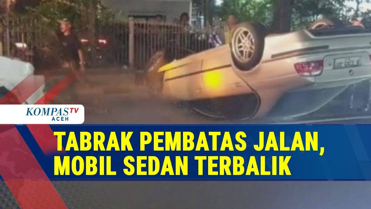 Sedan Tabrak Pembatas Transjakarta di Tomang hingga Terguling, Sopir Terluka