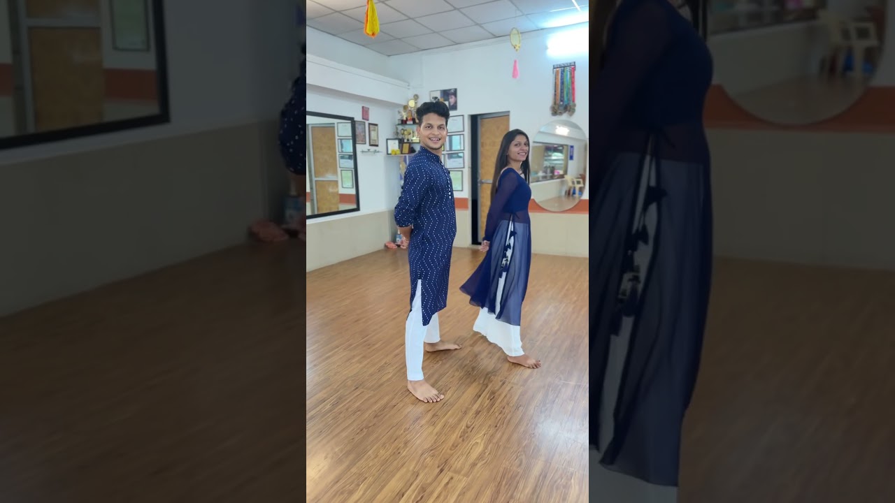 10 step garba tutorial 😍🖤🕺💃 #howtogarba #learngarba #garbatrainer #garbatutorial #dodhiya #gujju