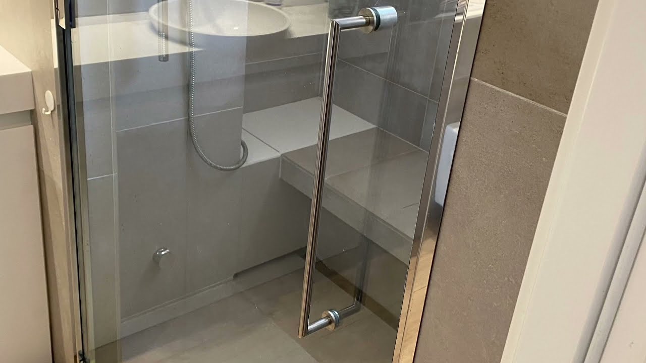 Baño Turco de Effe by Effegibi con NUVOLA 45 y puerta SPAZIOLARGE a medida