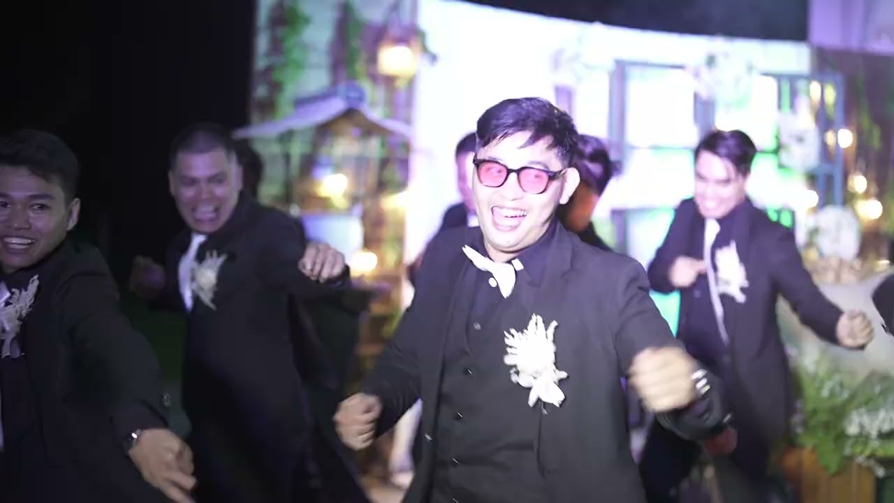 DANCE WEDDING ENTOURAGE