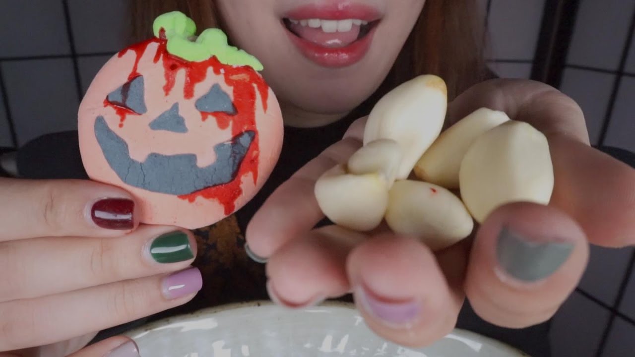 [미니유X이제이레시피] 할로윈특집 ASMR Halloween│호박마시멜로우와 생마늘 아주쪼끔먹기│Pumpkin marshmallow & Garlic Eating Sounds