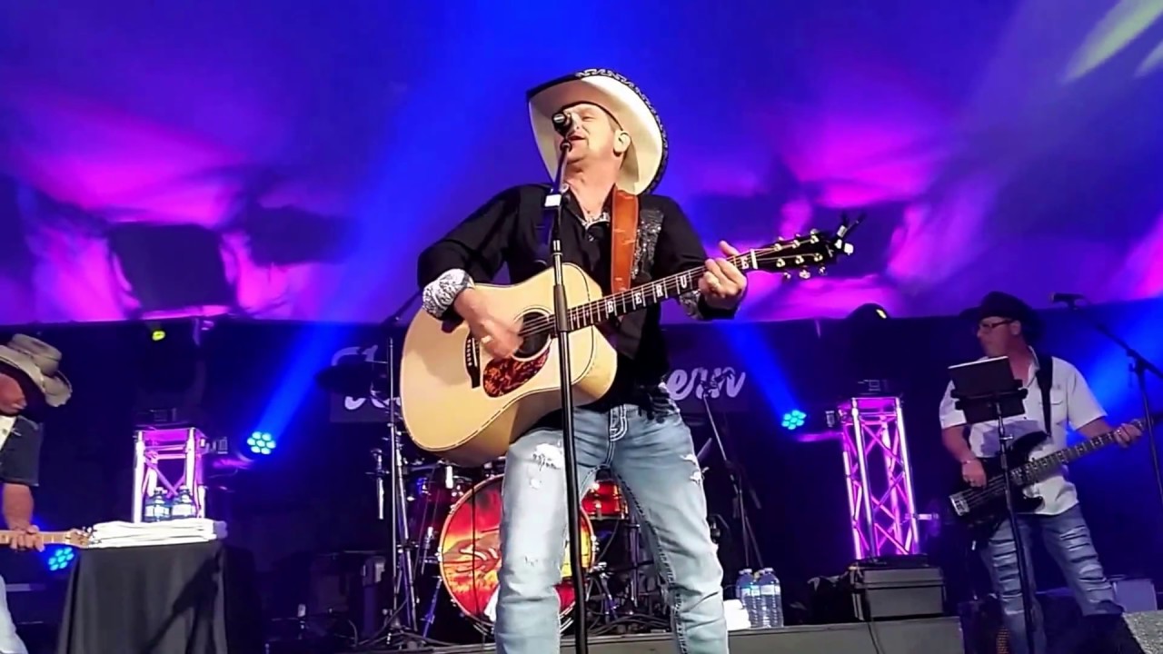 Compilation de Louis Bérubé Chanteur Country au festival de Notre-Dame-de-Pierreville 2017 ...