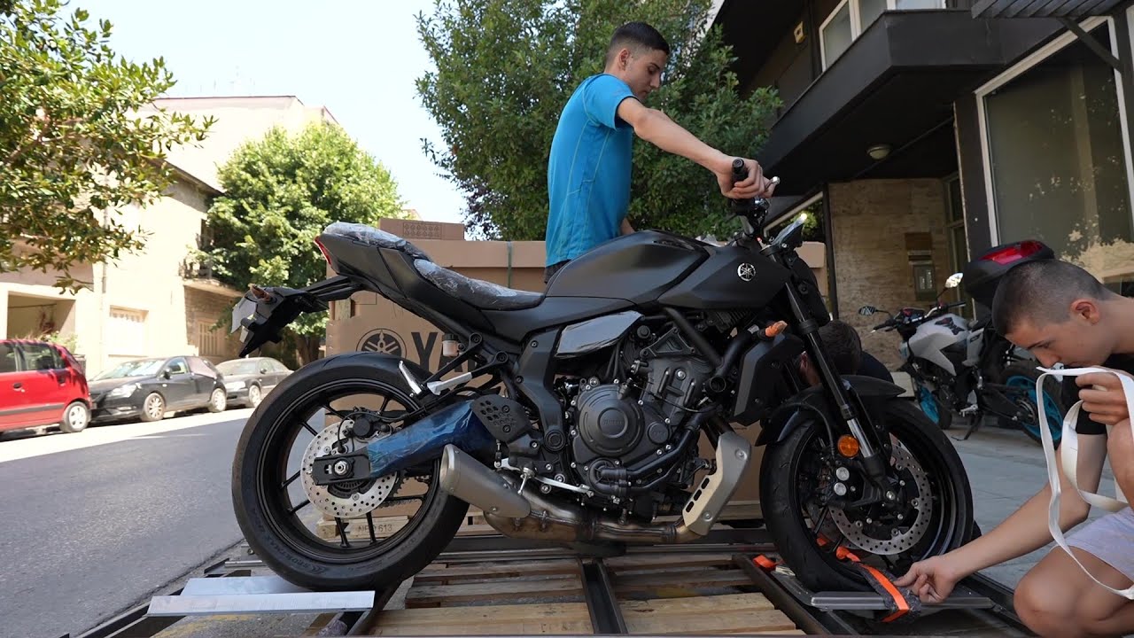 unboxing YAMAHA MT 07 total black color 2025