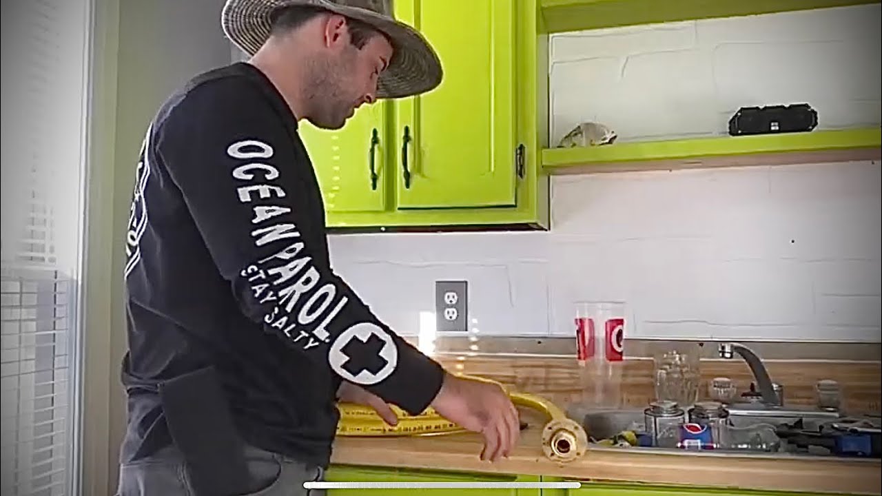 Как легко подключить газовую трубу Homeflex CSST к фланцу пола.