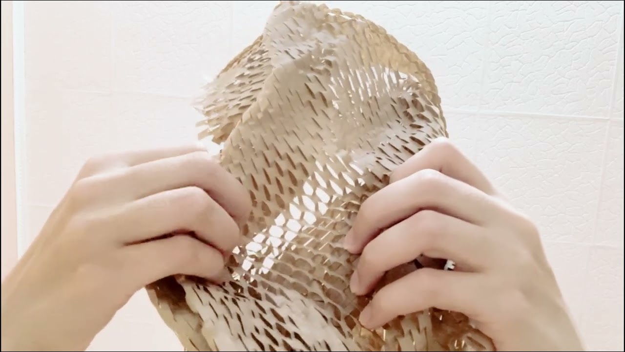 ASMR/ Tapping and scratching on boxes and carton
