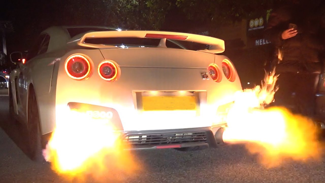 MPIRE UK - MODIFIED CAR MEET BRINGING LONDON TO A STANDSTILL