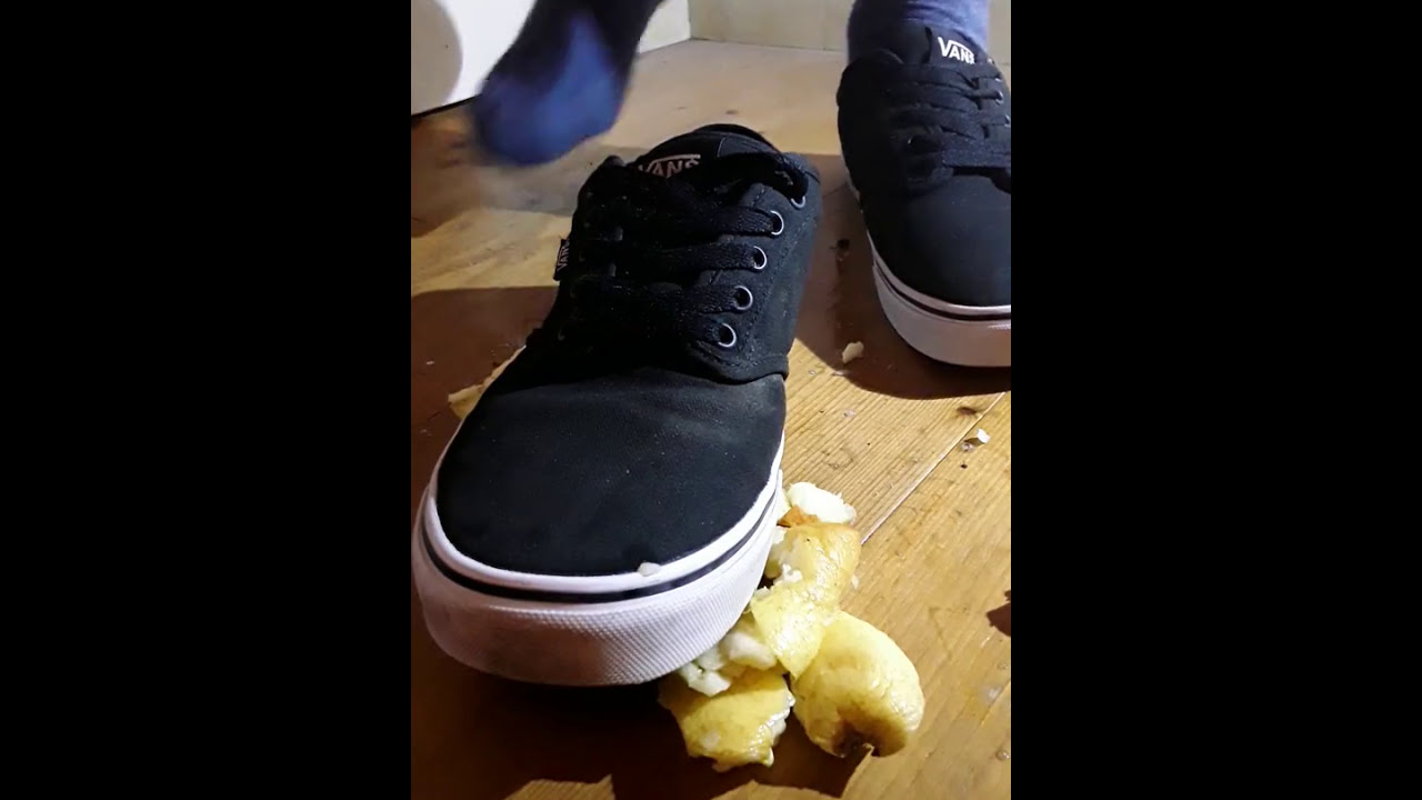 Mit Vans und Puma Socken Apfel zertreten