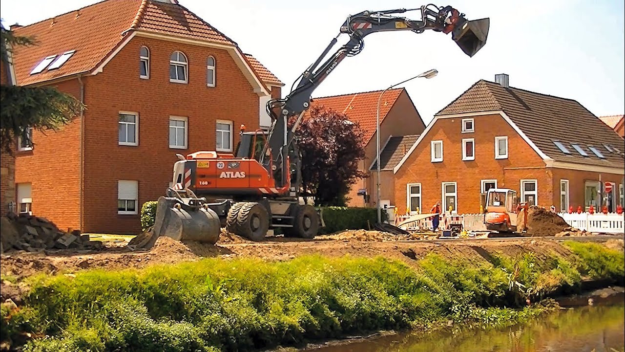 Mobilbagger Atlas 160W im Straßenbau/ Wheeled excavator Atlas 160W