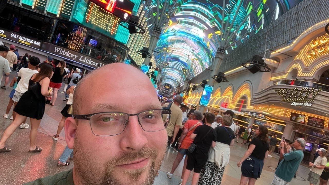 BIG T LAS VEGAS FREAKMONT STREET SLAMMIN SUNDAY